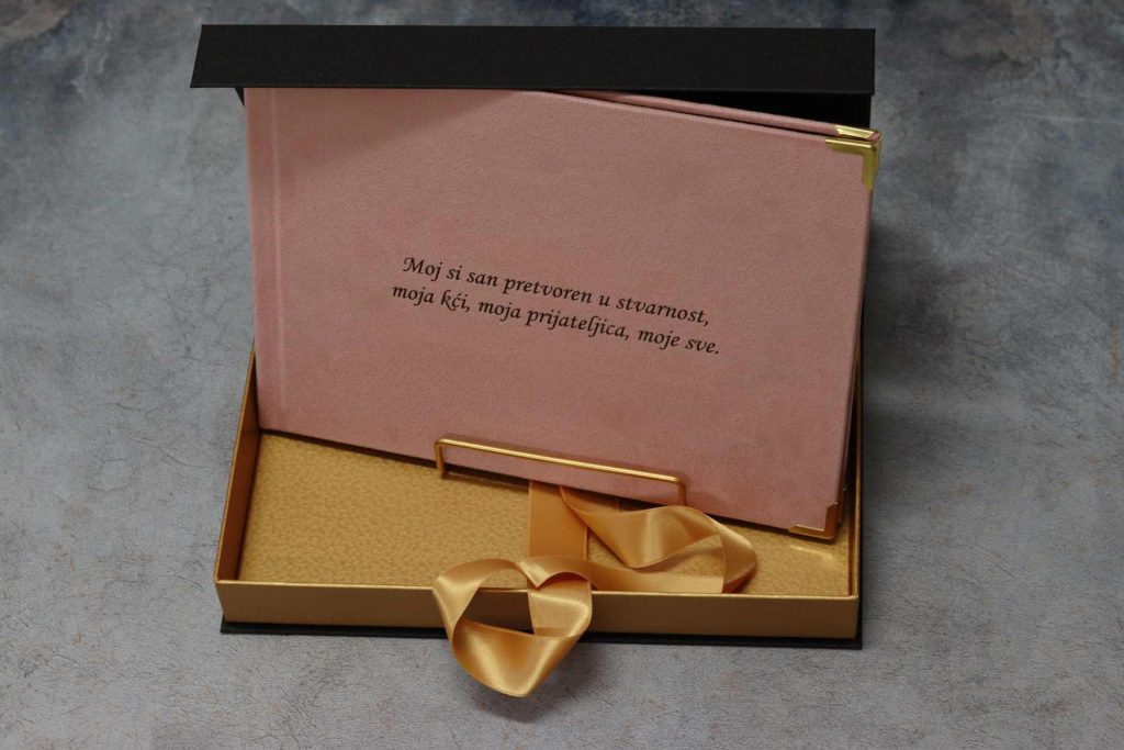 Pokloni za rođendan: Kako izabrati onaj pravi i stvoriti uspomenu koja traje 1 poklon za rodendan kceri poklon za kcerku poklon kceri personalizirani pokloni magical book lab 1