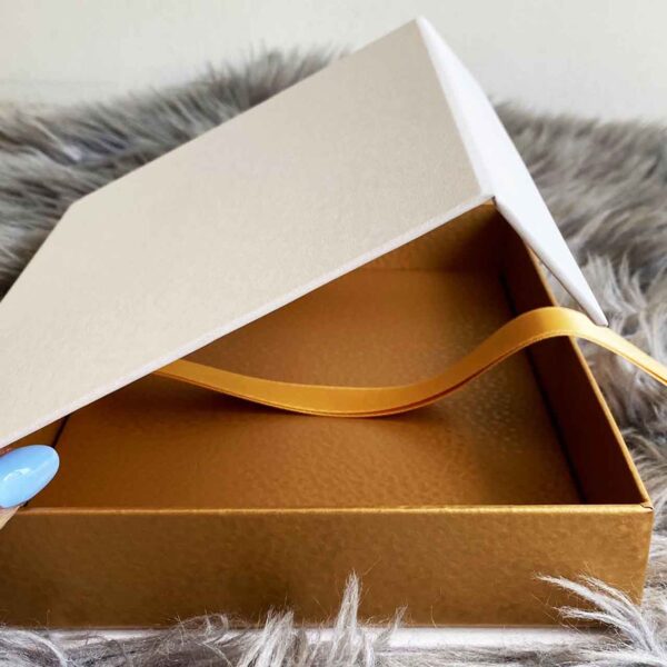 Pokloni 149 Bijelo-zlatna A5 Poklon kutija - odmah dostupno