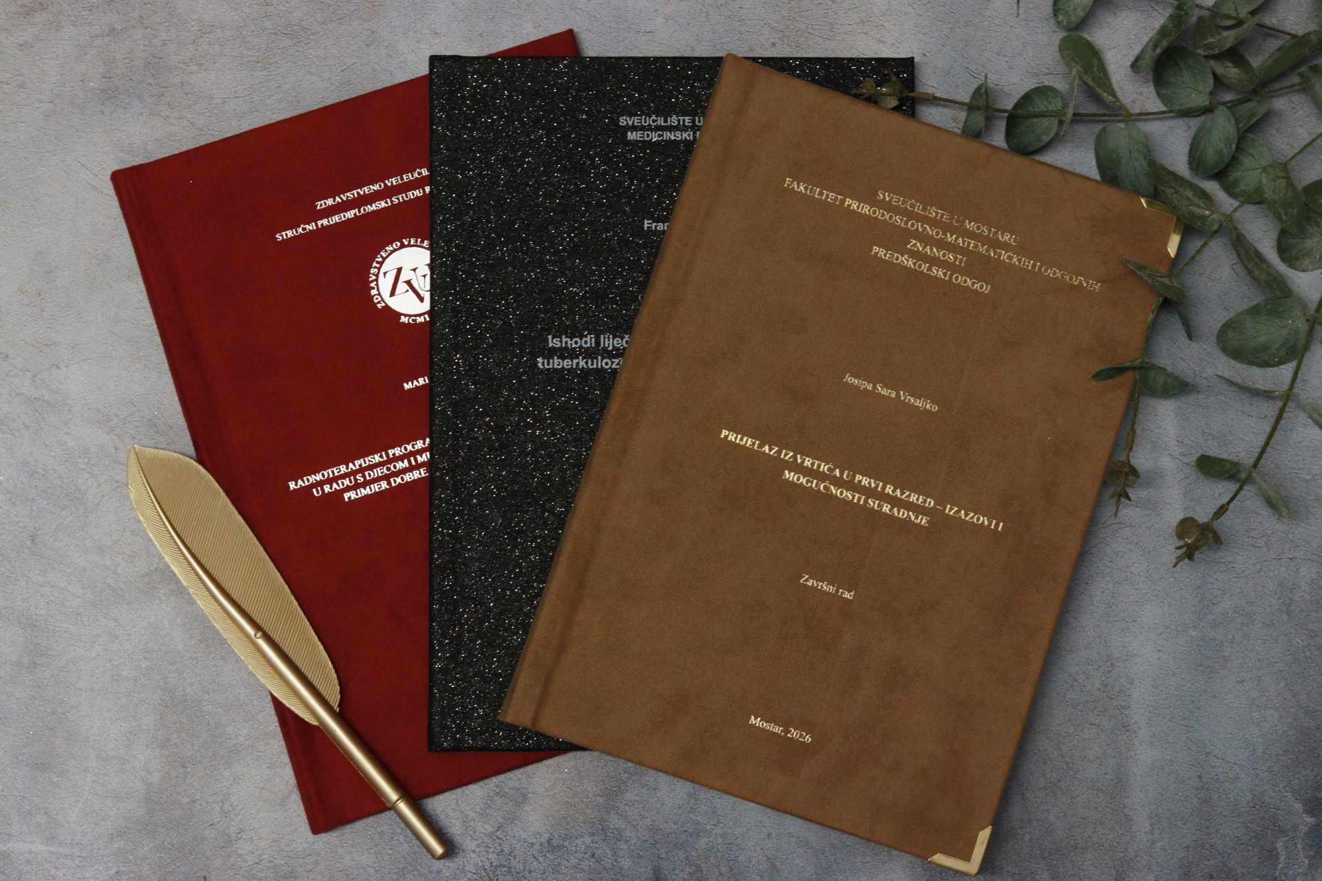 Tvrdi uvez diplomskih radova – Trendi baršunaste korice po narudžbi 7 baršun diplomski, tvrdi uvez diplomskog, diplomski u boji, rozi diplomski, magical book lab