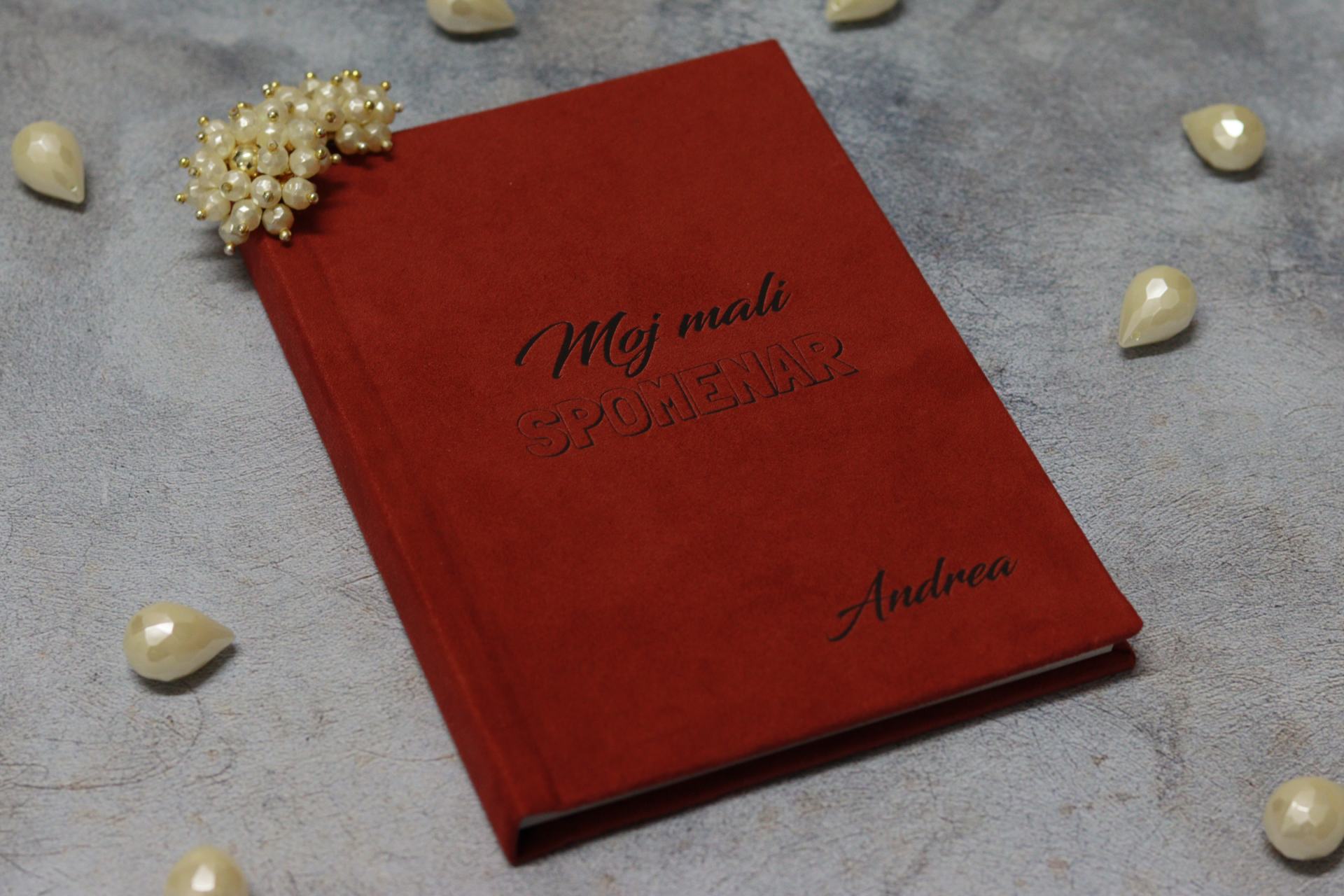 Leksikon i spomenar – personalizirani retro poklon 1 Leksikon spomenar, baršunasti leksikon, personalizirani pokloni, magical book lab.jpg 5